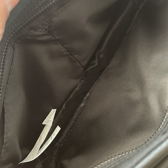 Lululemon Belt Bag "sold" - Picture 6 of 9